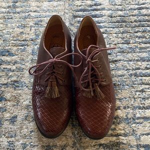 Arita Brown Oxfords in amazing condition